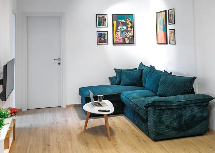 Red Apple Apartment *